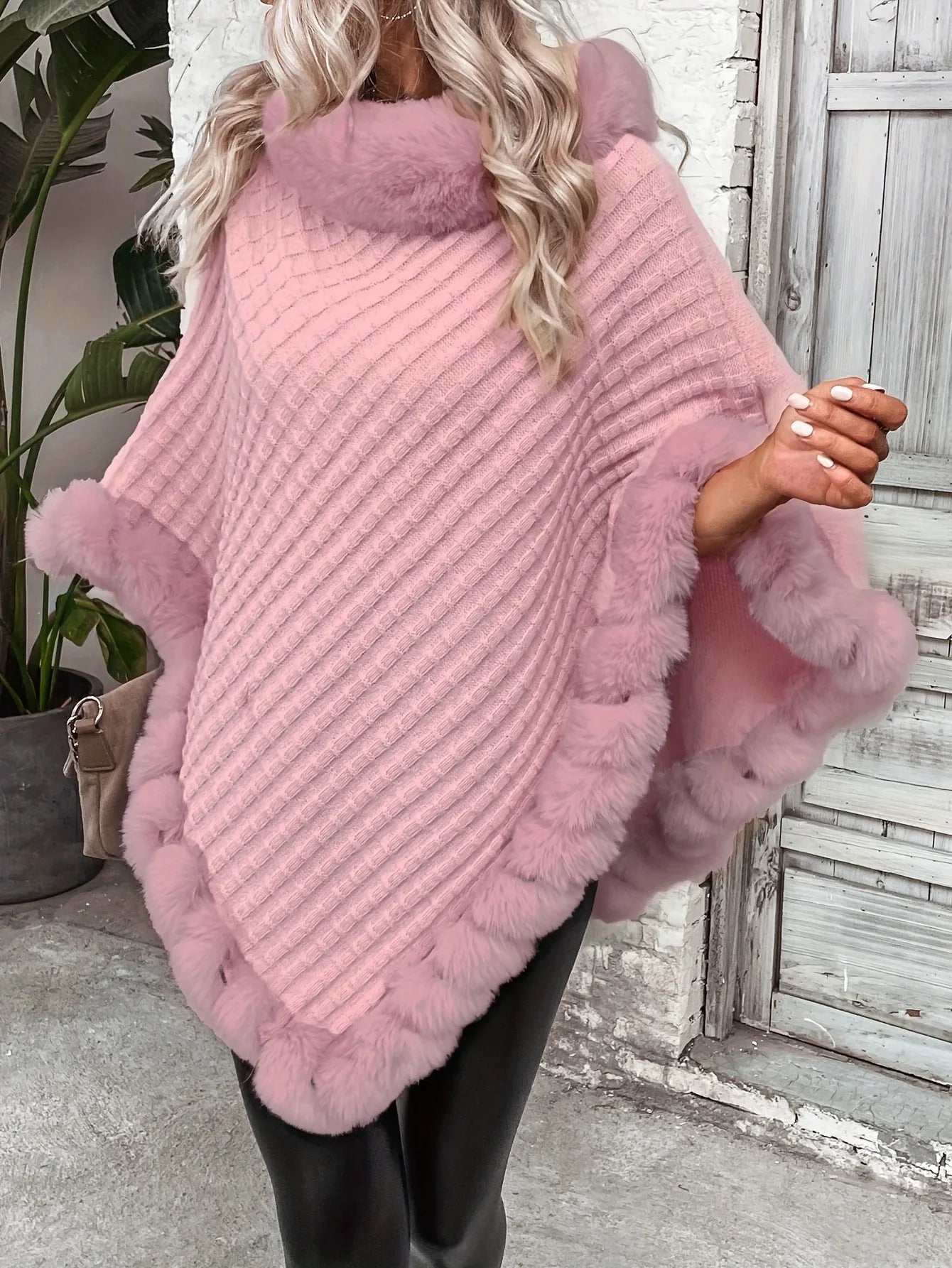 Elara – Faux Fur Trim Knit Poncho