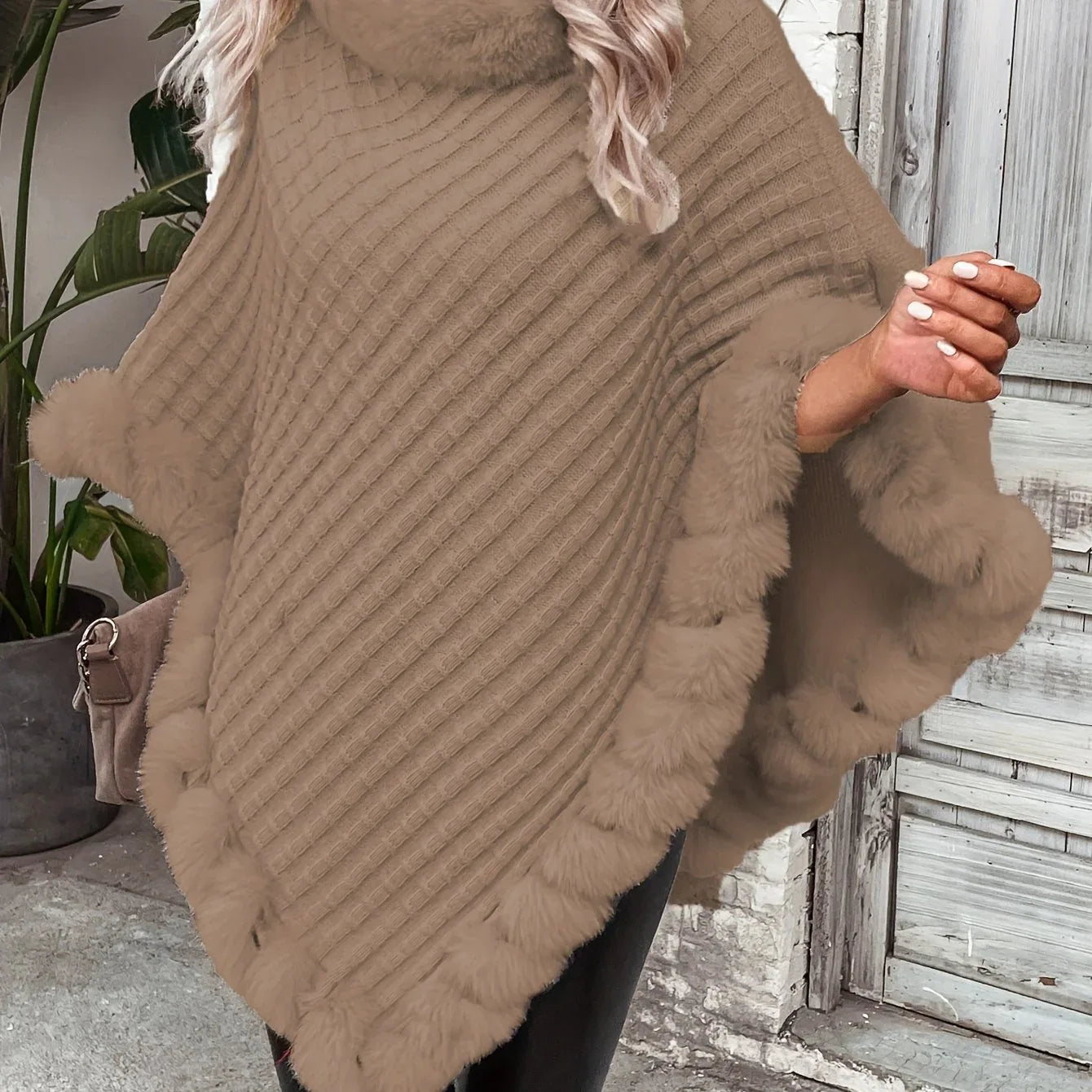 Elara – Faux Fur Trim Knit Poncho